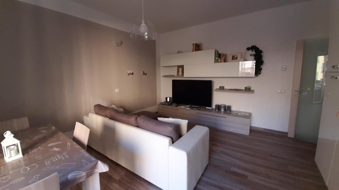 Uptoyou Milan Bagian luar foto