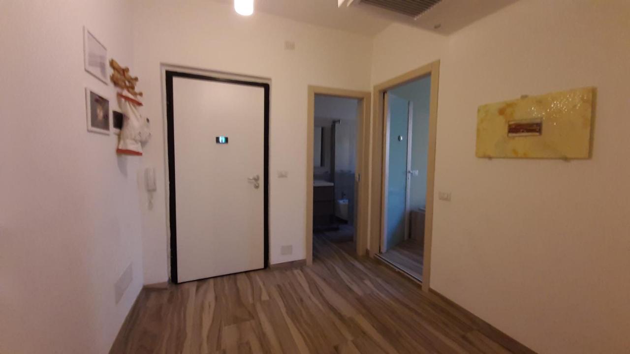 Uptoyou Milan Bagian luar foto