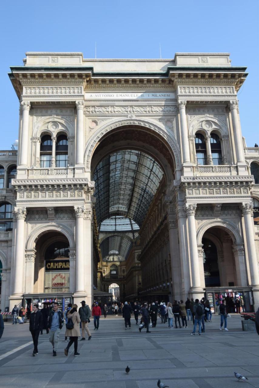 Uptoyou Milan Bagian luar foto