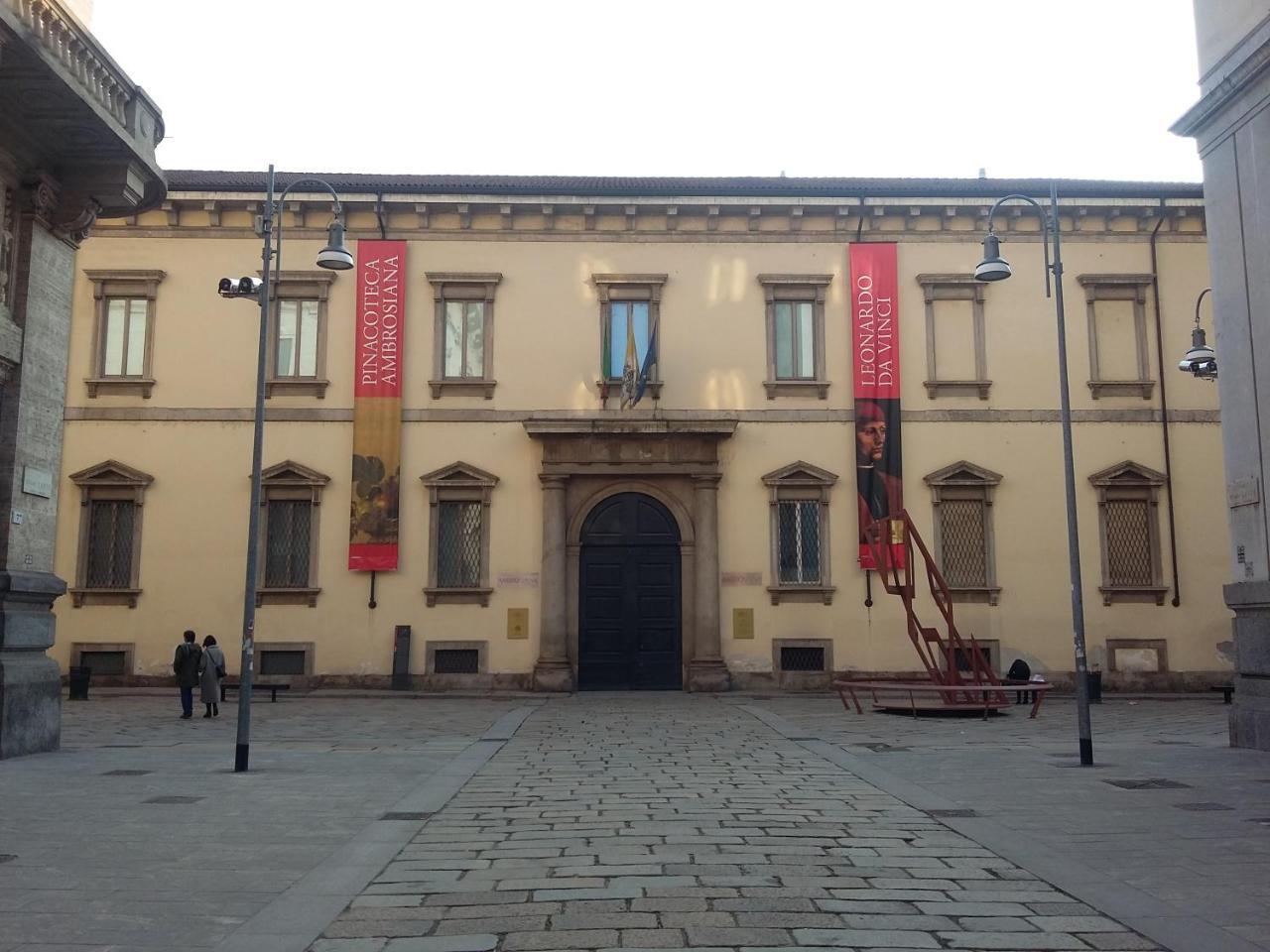 Uptoyou Milan Bagian luar foto