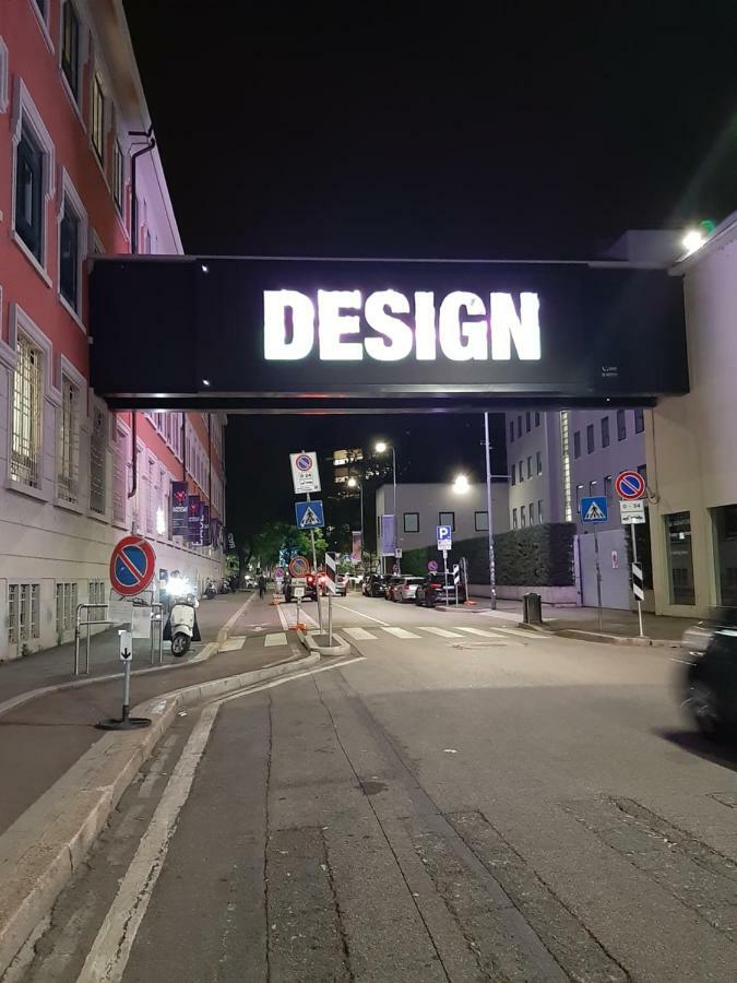 Uptoyou Milan Bagian luar foto