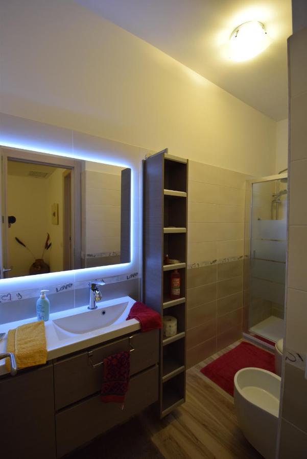 Uptoyou Milan Bagian luar foto